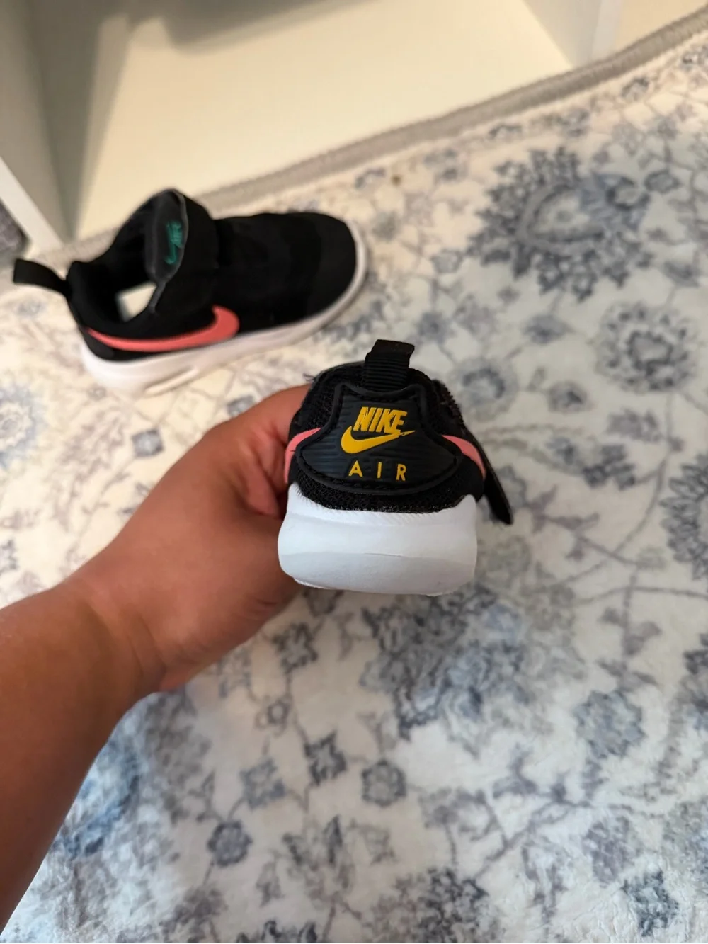 Nike Kids Black & Coral Hook-and-Loop Sneakers